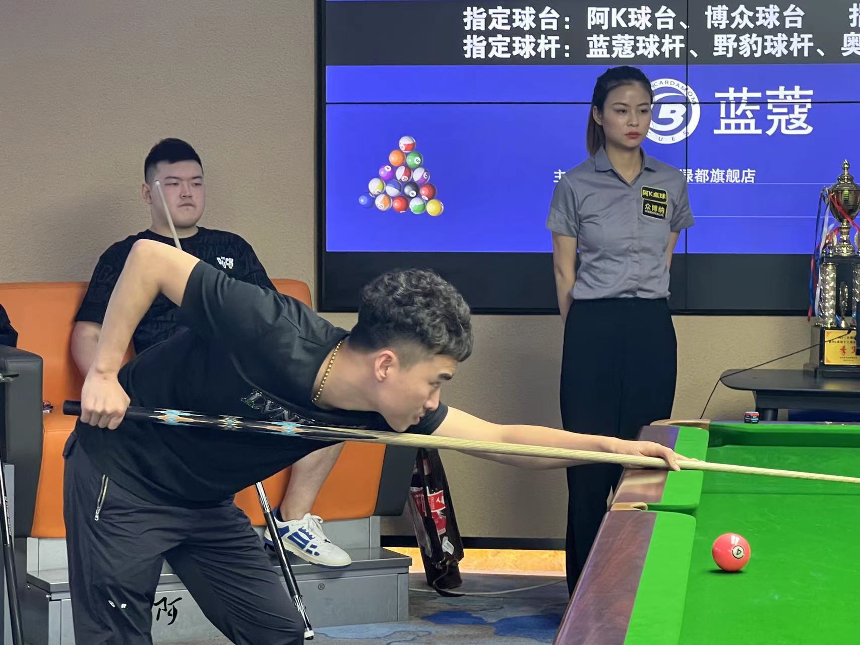 穆一年新人 穆一年新人