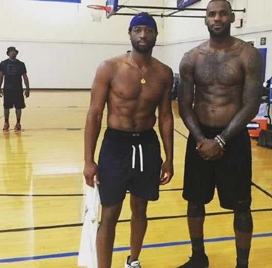 手不得不在 手不得不在